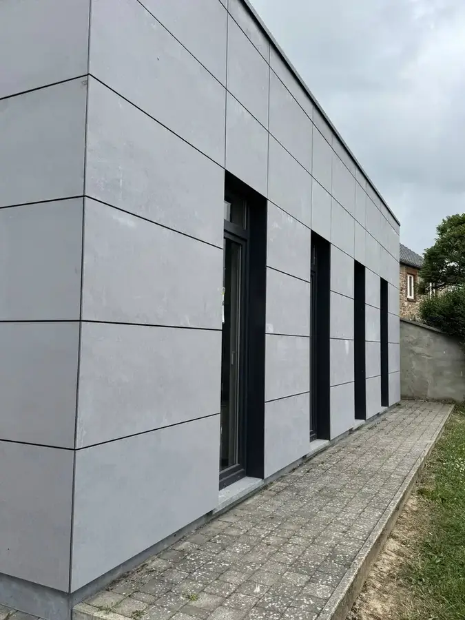 Bardages en panneaux fibre-ciment/HPL