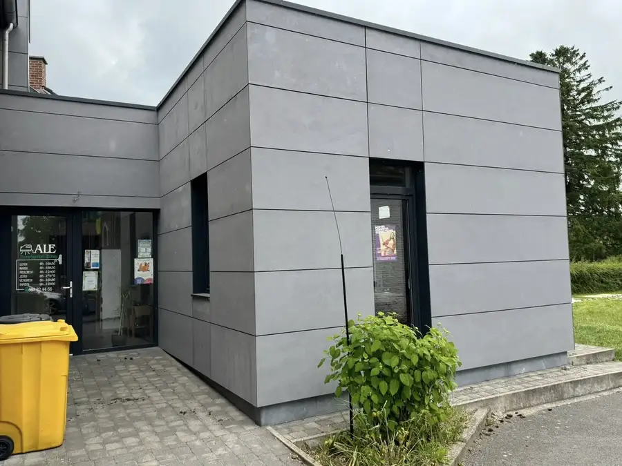 Bardages en panneaux fibre-ciment/HPL